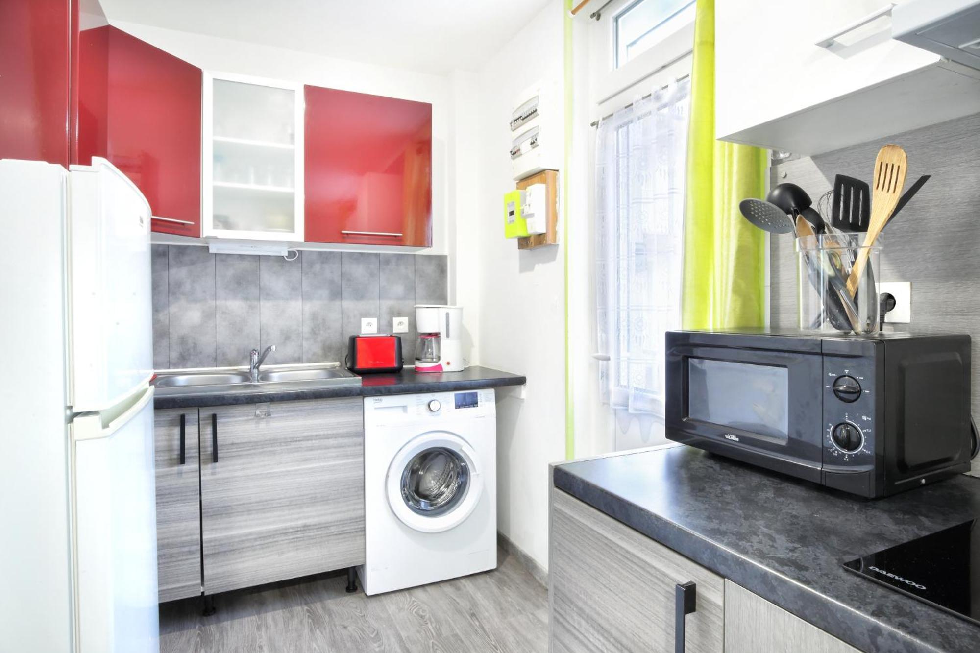 A 2 Pas De La - A 50m Apartment